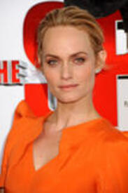 th_celebrity-paradise.com-The_Elder-Amber_Valetta_2010-01-09_-_LA_Premiere_of_The_Spy_Next_Door_2183.jpg