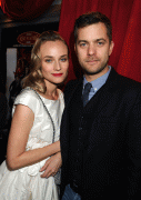 th_40a70463738989.gif