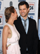 th_81d96564126133.gif