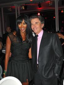 Naomi_Campbell_Fashion_Dinner_for_AIDS_26.jpg
