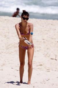 20110124154605_190279_large_isabeli_fontana_e_falcao.jpg