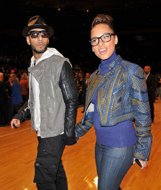 celebrity_paradise.com_TheElder_AliciaKeys2011_01_27_atMiamiHeatvsNYKnicksgameatMadisonSquareGarden3.jpg