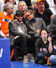 celebrity_paradise.com_TheElder_AliciaKeys2011_01_27_atMiamiHeatvsNYKnicksgameatMadisonSquareGarden6.jpg