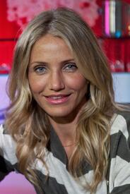 celebrity_paradise.com_TheElder_CameronDiaz2011_01_10_visitYoungHollywood.cominLA14.jpg