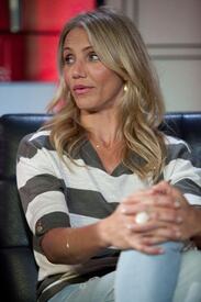 celebrity_paradise.com_TheElder_CameronDiaz2011_01_10_visitYoungHollywood.cominLA18.jpg