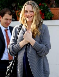 1295032491_alicia_silverstone_290.jpg