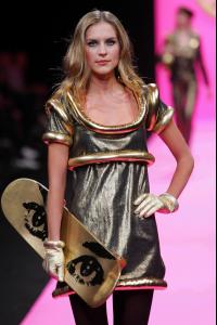 37383_celebrity_city_Various_Paris_Fashion_Shows_183_123_63lo.jpg