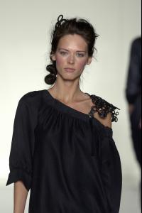 27717_celebrity_city_Cynthia_Rowley_NY_S_S_07_Details_91_123_465lo.jpg