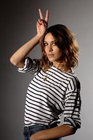 tduid300116_by_mah0ne_Alexa_Chung_Glenn_Dearing_Photoshoot_2009_004.jpg