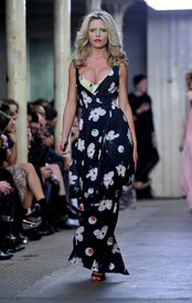 09023_Tikipeter_Abbey_Clancy_Runway_003_122_154lo.jpg