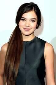 21280_Tikipeter_Hailee_Steinfeld_Tribute_1_006_122_538lo.jpg