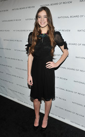 97389_Tikipeter_Hailee_Steinfeld_2011_Motion_Pictures_Gala_012_122_481lo.jpg