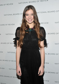 97357_Tikipeter_Hailee_Steinfeld_2011_Motion_Pictures_Gala_007_122_157lo.jpg