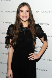 97338_Tikipeter_Hailee_Steinfeld_2011_Motion_Pictures_Gala_006_122_530lo.jpg