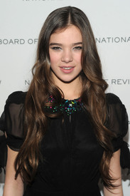 97300_Tikipeter_Hailee_Steinfeld_2011_Motion_Pictures_Gala_002_122_91lo.jpg