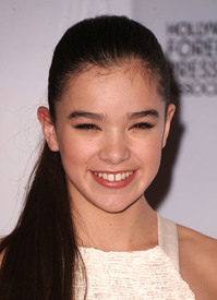 39012_Tikipeter_Hailee_Steinfeld_GG_Jan_16_1_035_122_350lo.jpg