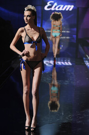 001_Etam_Fashion_Show_Show_Performances_2011_Collect.jpg