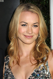 78301_Yvonne_Strahovski_GDayUSA2011BlackTieGala_J0001_005_122_879lo.jpg