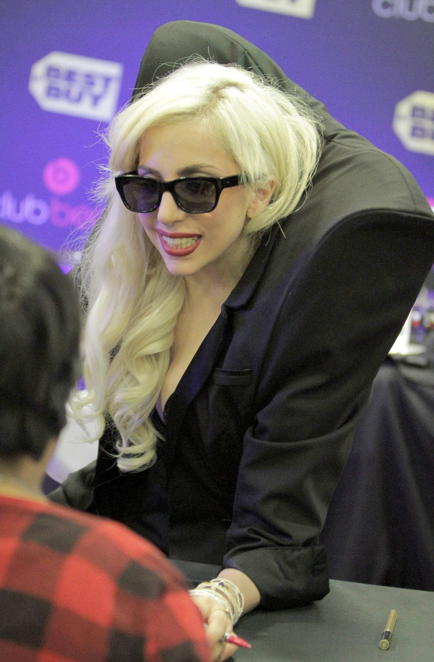 Леди гага ма ма ма. Леди Гага. Стефани леди Гага. Леди Гага в парике. Lady Gaga Стефани Джерманотта.