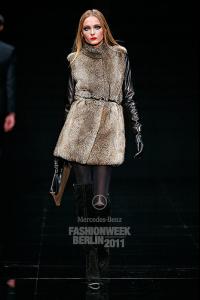 sne_hugo_by_hugo_boss_fw_11_bfw_m_b__f_b.jpg