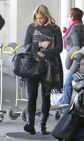 Model_Candids_COM.Bar_Refaeli_arrives_@_CDG_Airport_in_France.01_12_2012.HQ_.3.jpg
