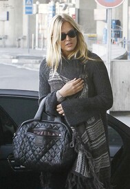 Model_Candids_COM.Bar_Refaeli_arrives_@_CDG_Airport_in_France.01_12_2012.HQ_.5.jpg