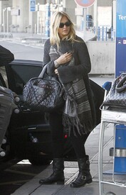Model_Candids_COM.Bar_Refaeli_arrives_@_CDG_Airport_in_France.01_12_2012.HQ_.6.jpg
