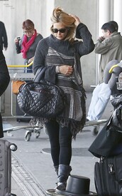 Model_Candids_COM.Bar_Refaeli_arrives_@_CDG_Airport_in_France.01_12_2012.HQ_.8.jpg