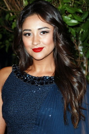 Shay_Mitchell_002.jpg