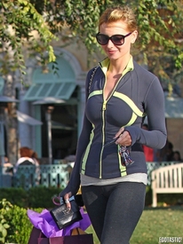 aly-michalka-camel-toe-calabasas-05-675x900.jpg