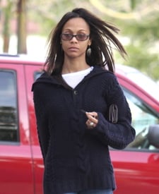 celebrity_paradise.com_TheElder_ZoeSaldana2011_12_11_runningerrandsinLosAngeles1.jpg