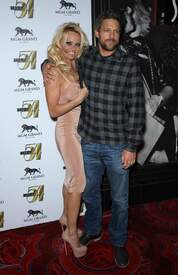 Pamela_Anderson_hosts_at_Studio_54013.jpg