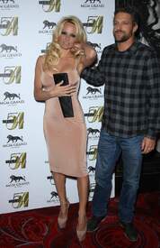 Pamela_Anderson_hosts_at_Studio_54014.jpg