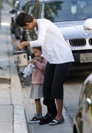 INF_Halle_Berry_Drops_Nahla_Of_2007762.jpg