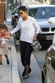 INF_Halle_Berry_Drops_Nahla_Of_2007768.jpg