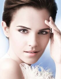 Emma Watson Lancome Paris Photo 2.jpg