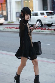 Bai Ling shopping in Beverly Hills 4.1.2012_05.jpg