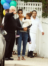 Halle Berry takes Nahla to a children_'s New Year party in LA 31.12.2011_10.jpg