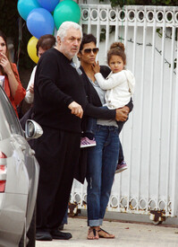 Halle Berry takes Nahla to a children_'s New Year party in LA 31.12.2011_11.jpg