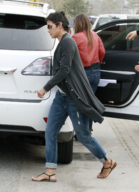 Halle Berry takes Nahla to a children_'s New Year party in LA 31.12.2011_36.jpg