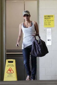 Halle Berry leaves a medical building in Westwood 3.1.2012_04.jpg