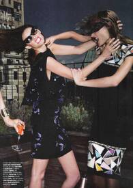 Vogue_Brasil_Dezembro2011_ph_Michael_Roberts_04.jpg