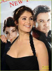 jeremy-renner-gemma-arterton-hansel-gretel-witch-hunters-premiere-07.jpg