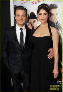 jeremy-renner-gemma-arterton-hansel-gretel-witch-hunters-premiere-04.jpg