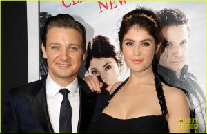 jeremy-renner-gemma-arterton-hansel-gretel-witch-hunters-premiere-06.jpg