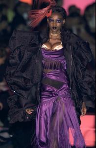 099 Christian Dior Haute Couture Fall Winter 2003 CelebrityCity.jpg