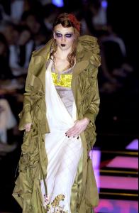 059 Christian Dior Haute Couture Fall Winter 2003 CelebrityCity.jpg