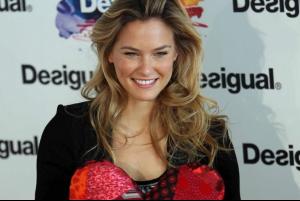 Bar-Refaeli-posa-durante-un-ph_54362514579_54115221152_960_640.jpg