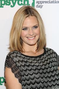 Maggie_Lawson_Psych-_Vettri_Net-01.jpg