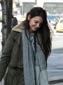 KatieHolmes_012913_03.jpg